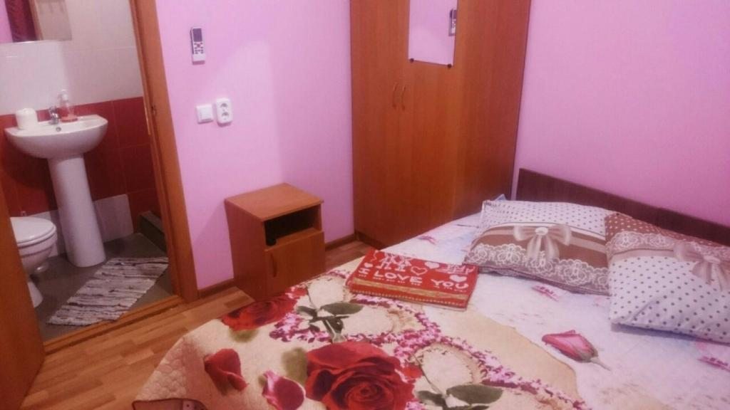 Двухместный (Небольшой двухместный номер с 1 кроватью или 2 отдельными кроватями) гостевого дома у Олеси, Кучугуры