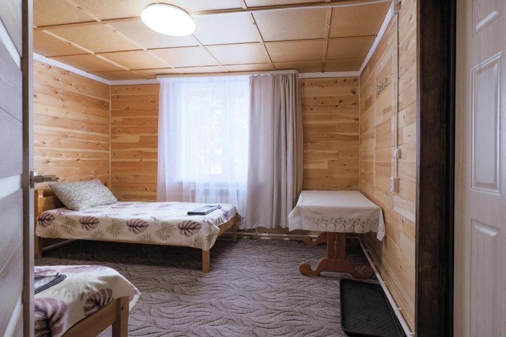 Двухместный (Двухместный номер с 2 отдельными кроватями и ванной комнатой) гостевого дома Ольхонские терема, Хужир