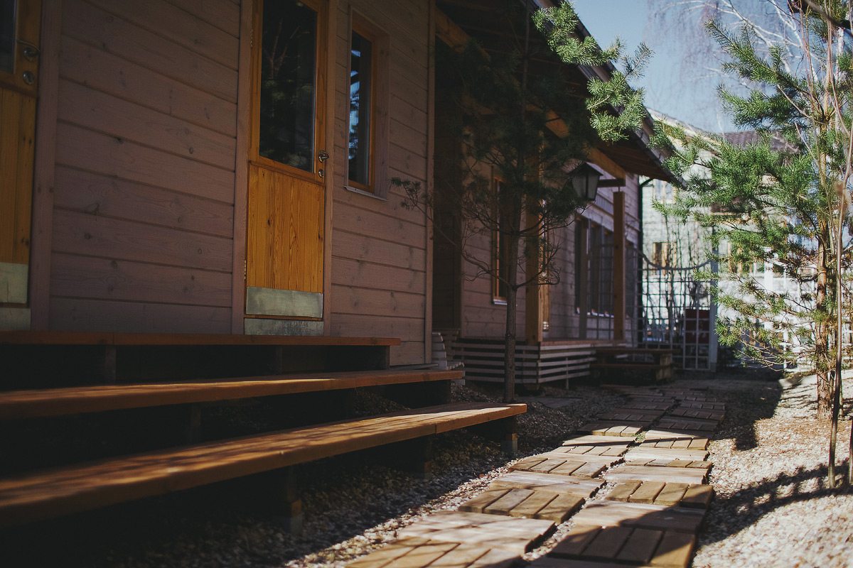 Шале (Париж, Весна, Нью-Йорк), Загородный отель Скоково Парк