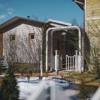 Шале (Париж, Весна, Нью-Йорк), Загородный отель Скоково Парк