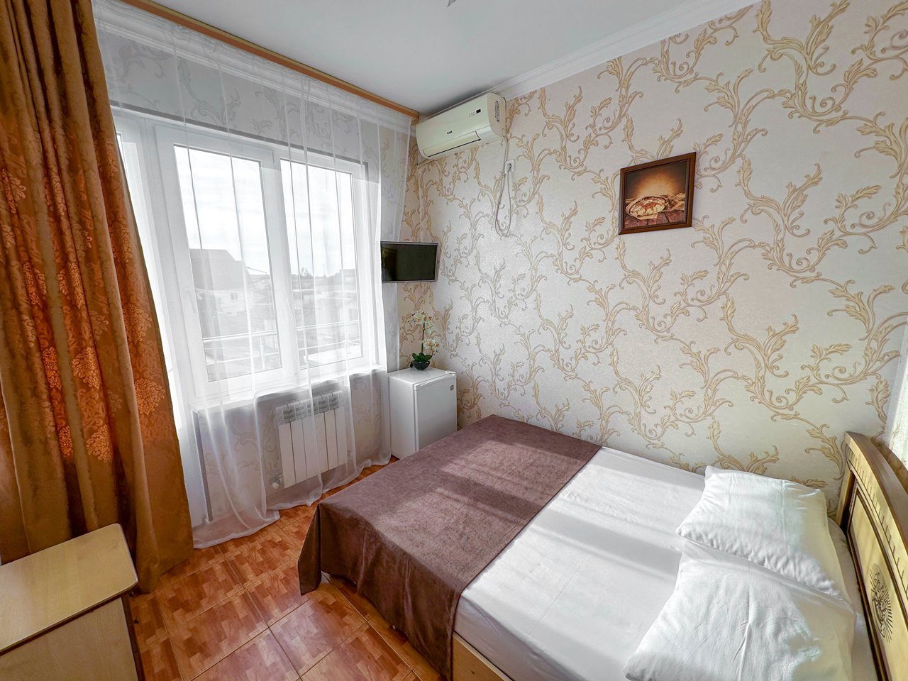 Двухместный (Стандартный двухместный номер с 1  кроватью и балконом) мини-отеля Светлана, Адлер