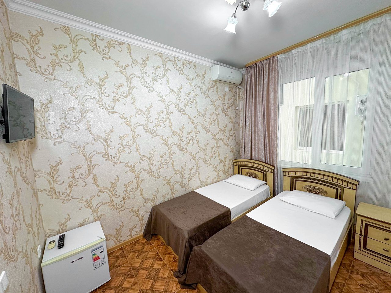 Двухместный (Стандартный двухместный номер с раздельными кроватями без балкона) мини-отеля Светлана, Адлер