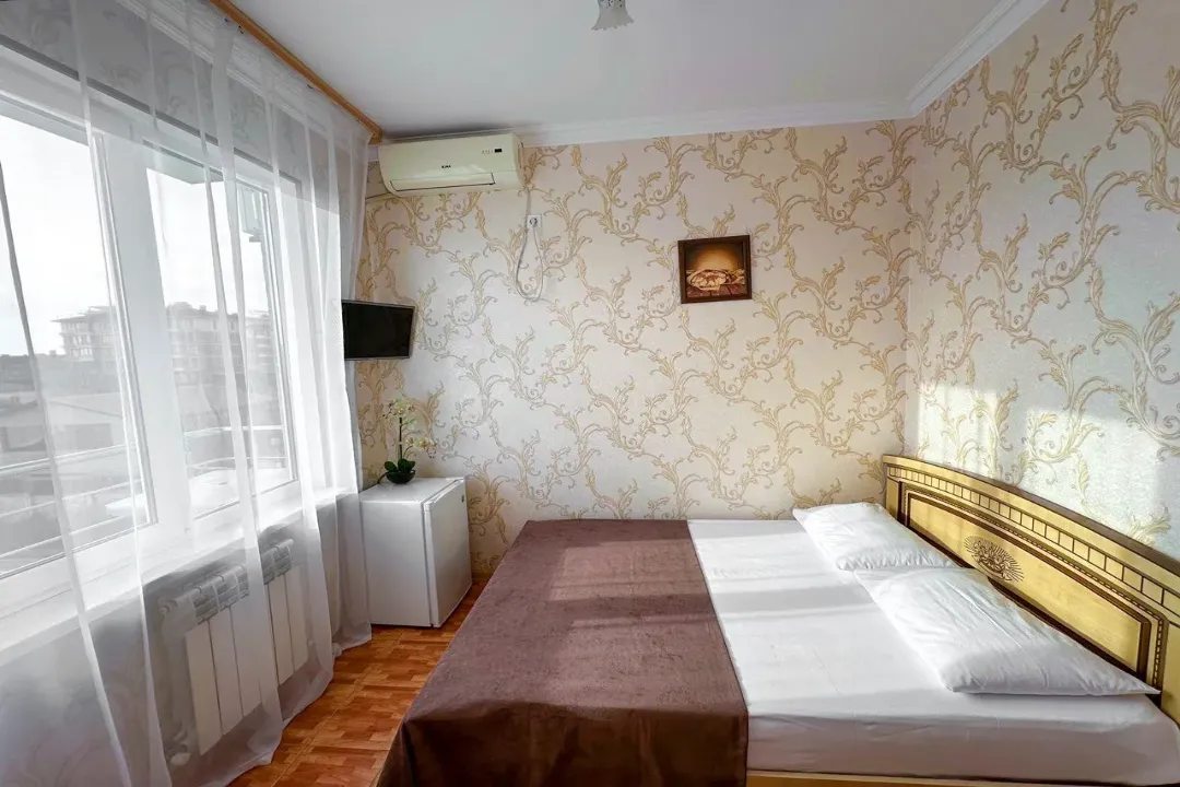 Двуспальная кровать