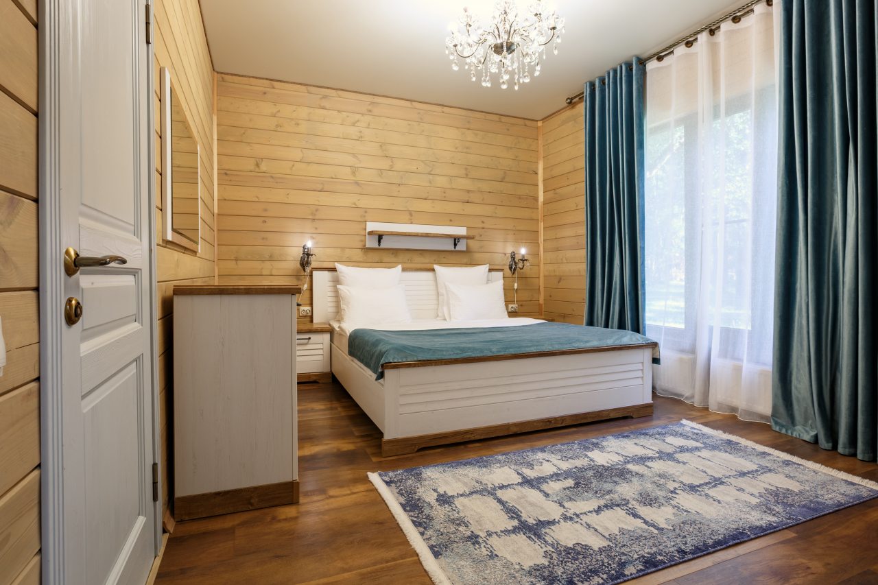 Шале (Апартаменты), Отель Konak House