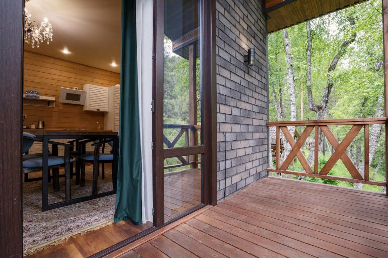 Шале (Апартаменты), Отель Konak House