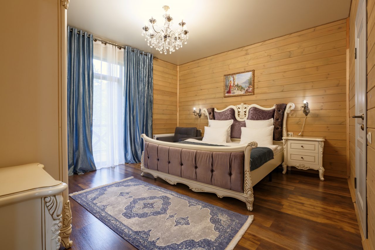 Шале (Апартаменты), Отель Konak House