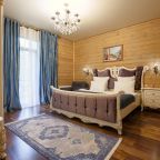 Шале (Апартаменты), Отель Konak House