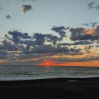 400 м от гостевого дома, Отель Comodita