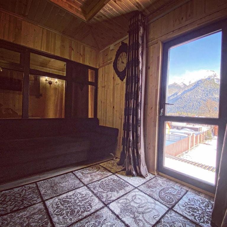 Апартаменты (Стандартные апартаменты), The_guest_house_maral