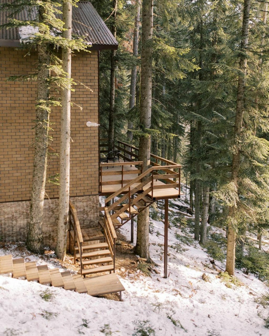 Коттедж (Дом в лесу), База отдыха Пилигрим