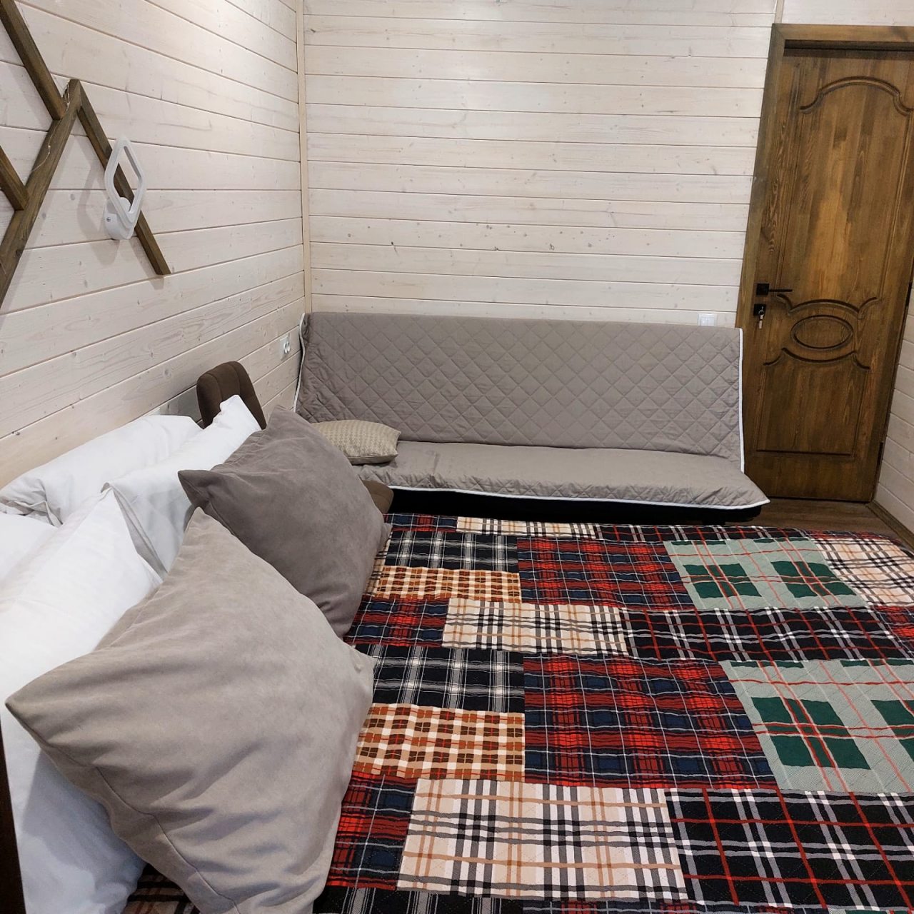 Дом (Лесная эйфория), База отдыха Пилигрим