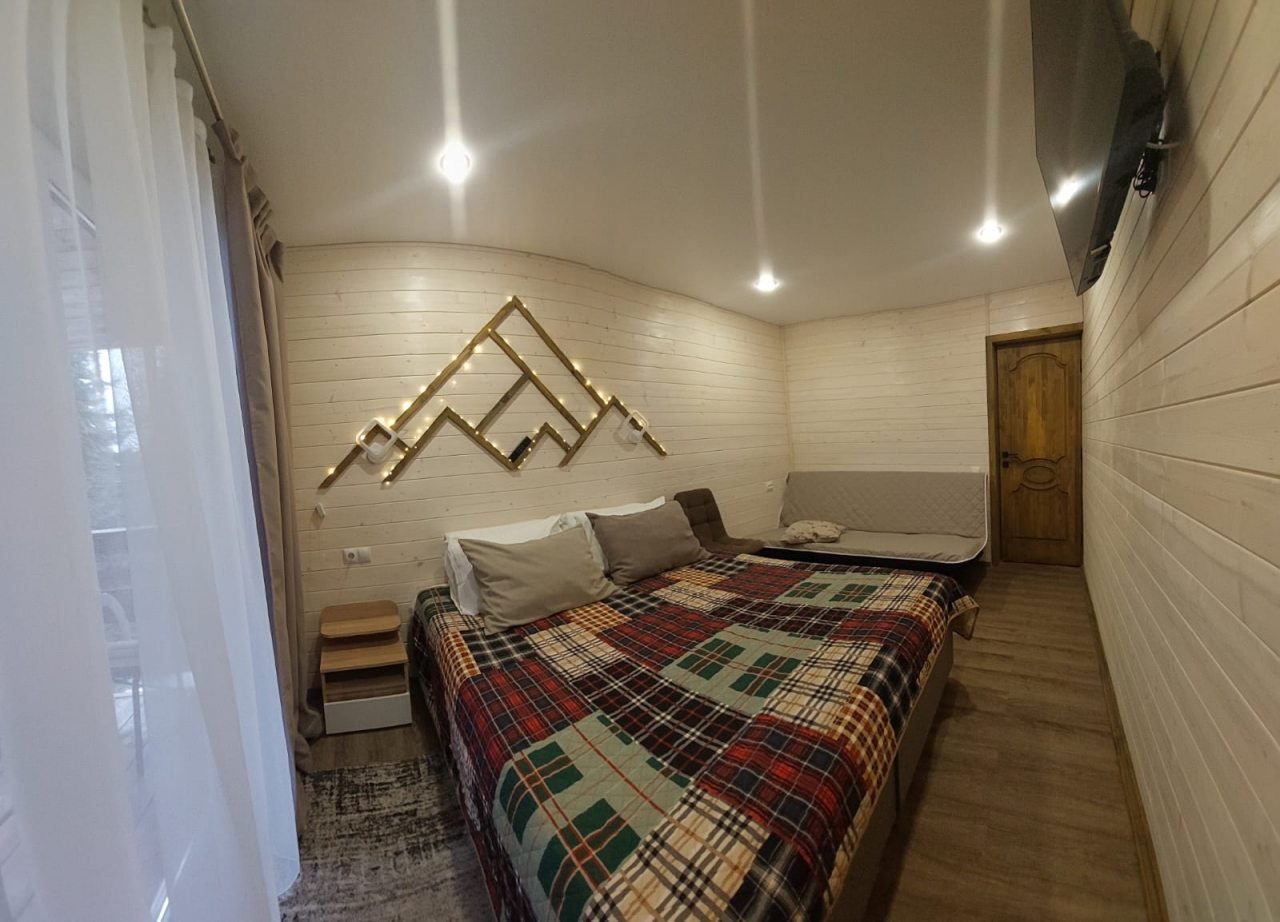 Дом (Лесная эйфория), База отдыха Пилигрим