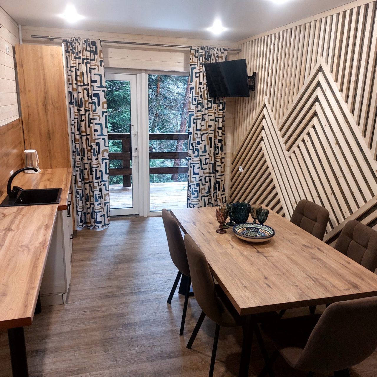 Дом (Лесная эйфория), База отдыха Пилигрим