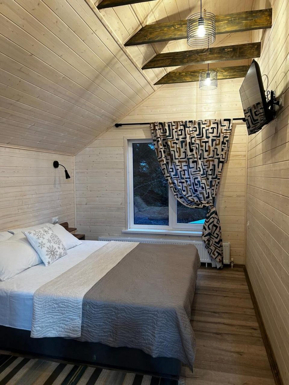 Дом (Лесная эйфория), База отдыха Пилигрим