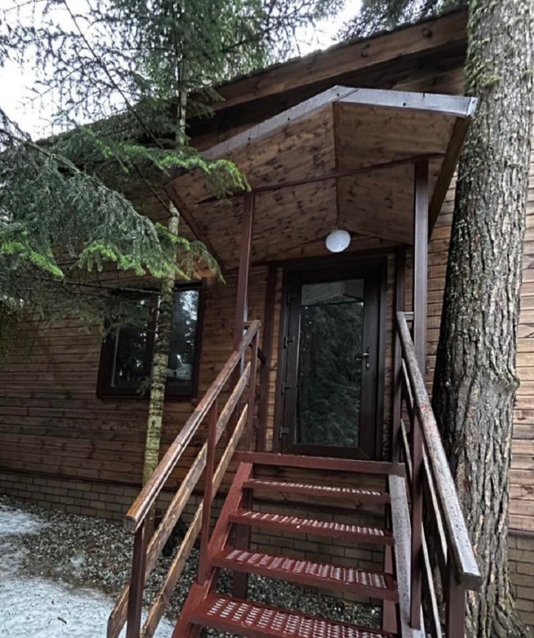 Дом (Лесная эйфория), База отдыха Пилигрим