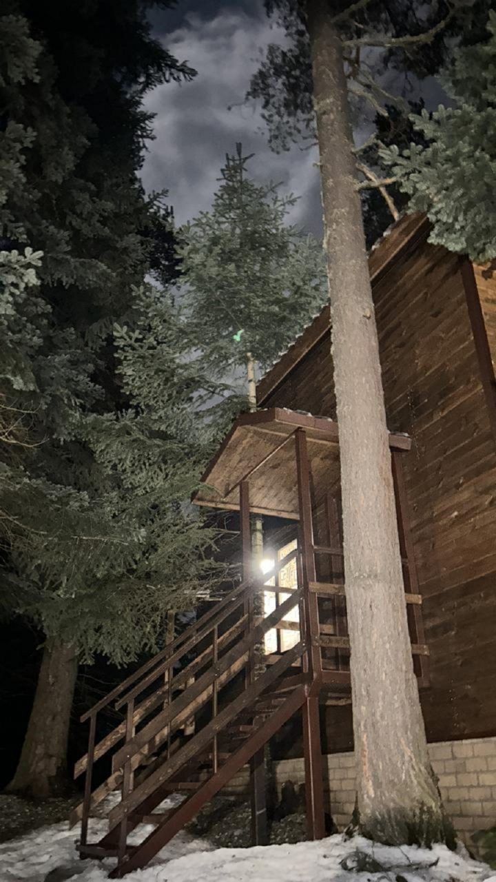 Дом (Лесная эйфория), База отдыха Пилигрим