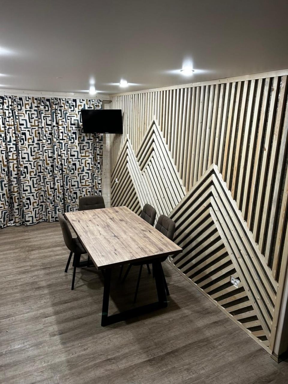 Дом (Лесная эйфория), База отдыха Пилигрим