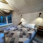 Дом (Лесная эйфория), База отдыха Пилигрим