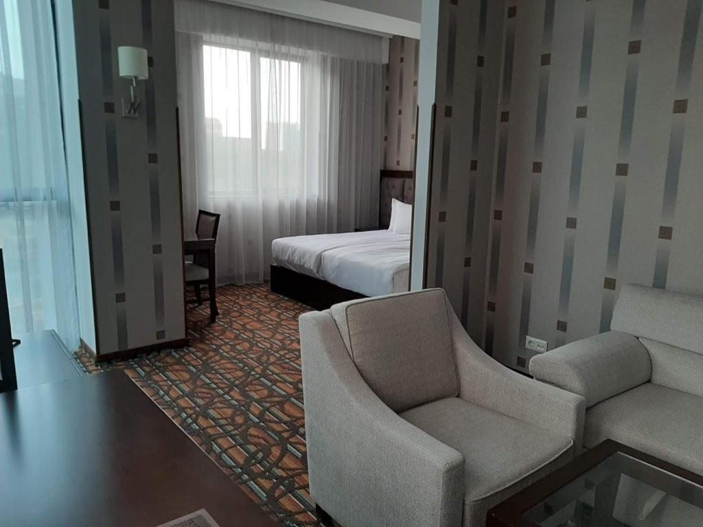 Двухместный (Улучшенный двухместный номер с 1 кроватью) отеля Yerevan Resident Hotel, Ереван