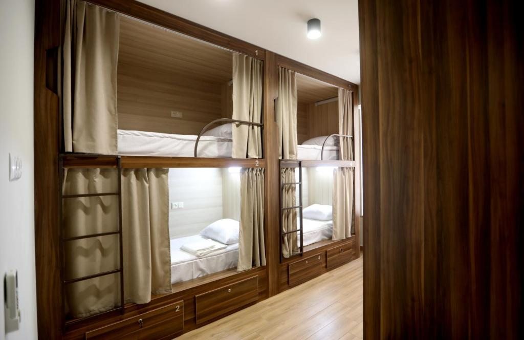 Номер (Кровать в общем номере для мужчин) хостела Loft Hostel and Tours, Ереван