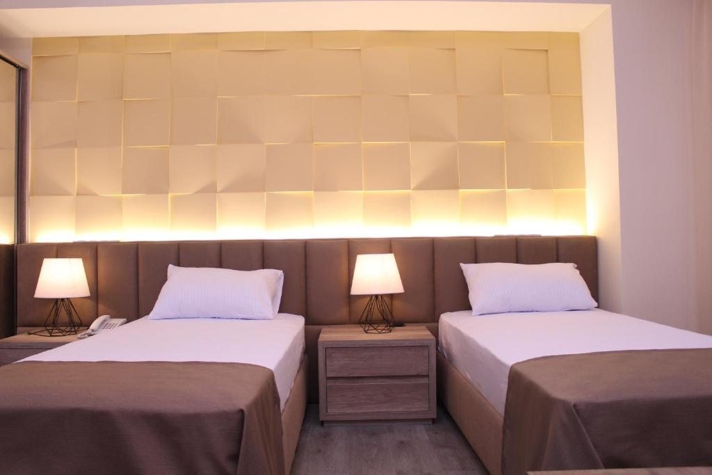 Двухместный (Улучшенный двухместный номер с 1 кроватью или 2 отдельными кроватями) отеля MANDARIN Hotel, Ереван