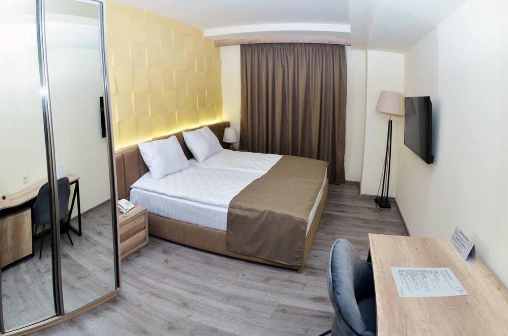 Двухместный (Большой двухместный номер с 1 кроватью или 2 отдельными кроватями) отеля MANDARIN Hotel, Ереван