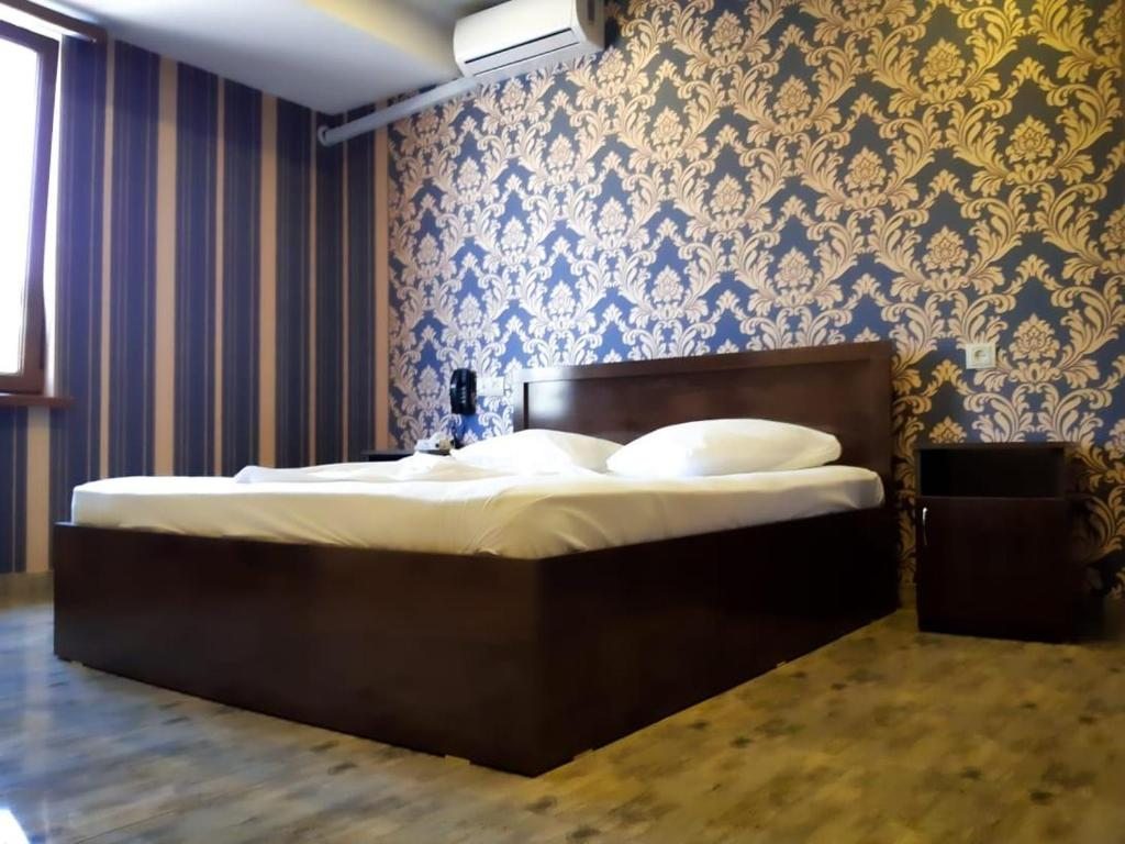 Двухместный (Двухместный номер с 1 кроватью и собственной ванной комнатой) отеля Green Garden Hotel, Ереван