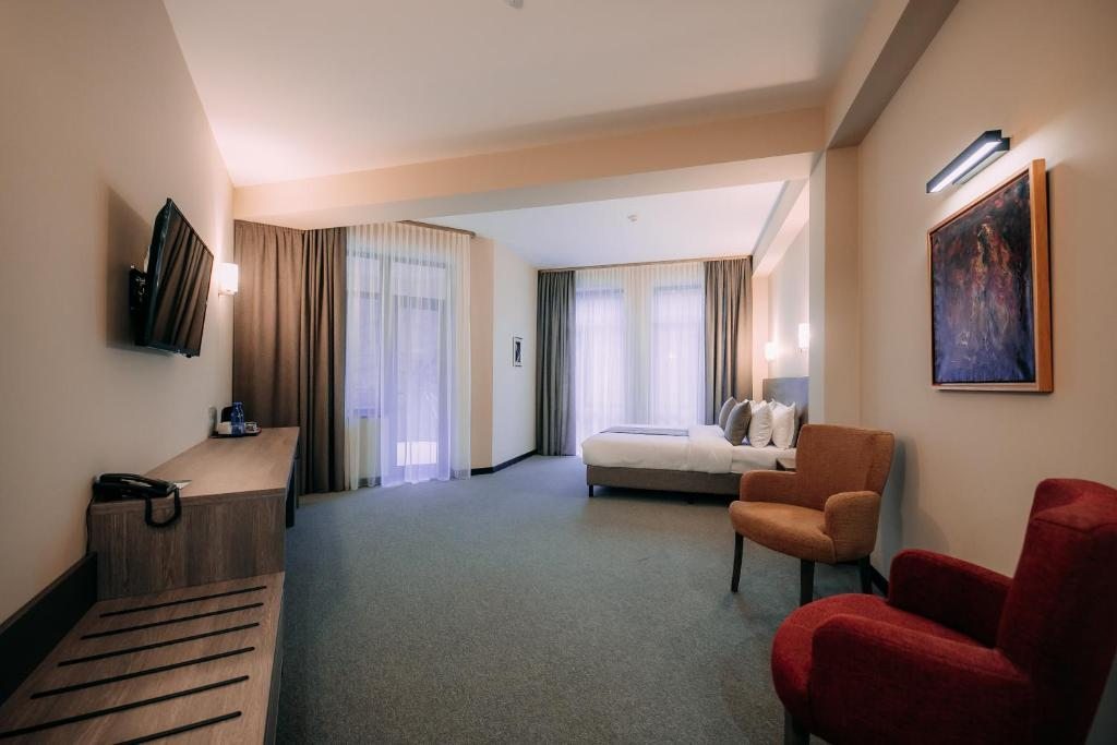 Двухместный (Улучшенный двухместный номер Делюкс с 1 кроватью или 2 отдельными кроватями) отеля DiliJazz Hotel & Restaurant, Дилижан