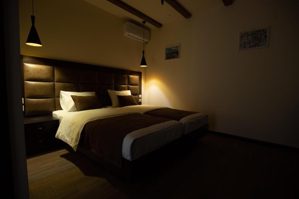 Двухместный (Двухместный номер с 1 кроватью и собственной ванной комнатой) отеля BOUTIQUE LIVING HOTEL, Ереван