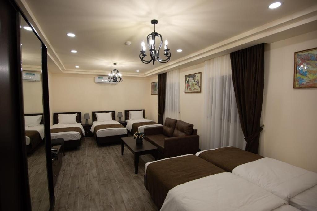 Семейный (Семейный номер) отеля BOUTIQUE LIVING HOTEL, Ереван