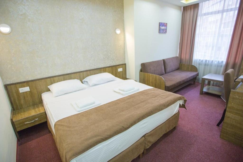 Трехместный (Трехместный номер) отеля Hobby Hotel, Ереван
