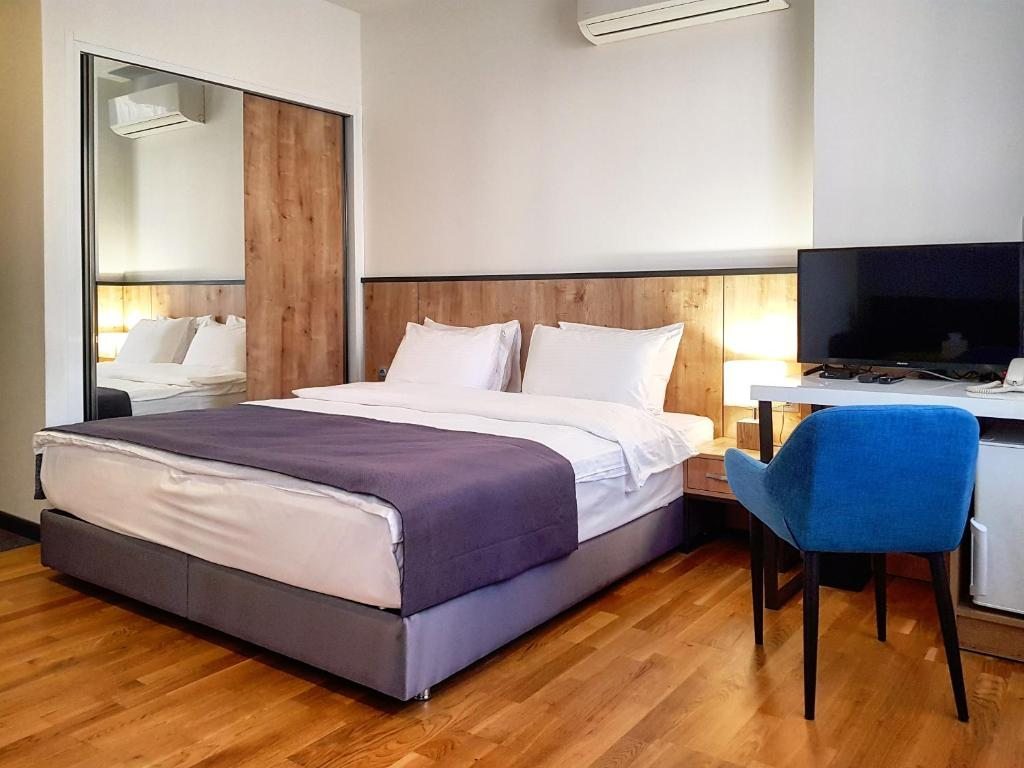 Двухместный (Большой двухместный номер с 1 кроватью или 2 отдельными кроватями) отеля Hotel Alpha, Ереван