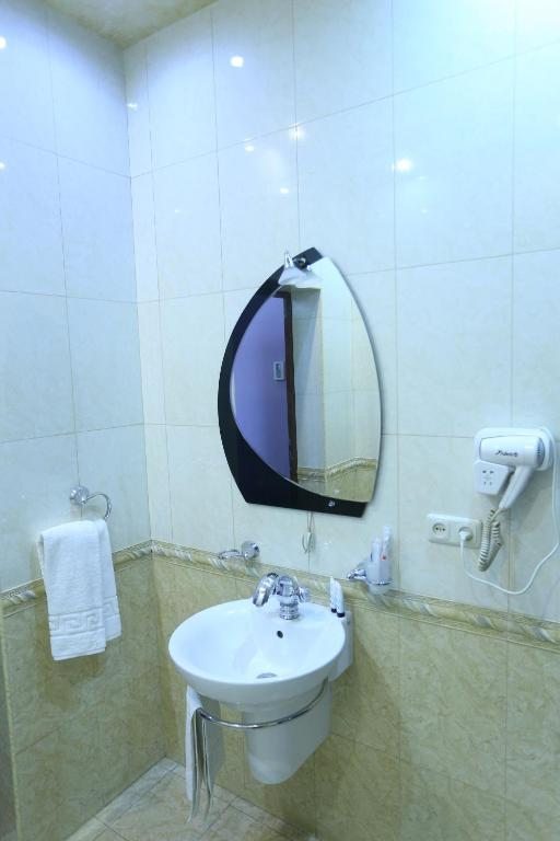 Двухместный (Двухместный номер с 2 отдельными кроватями и душем) отеля Hotel Vanatur, Гюмри