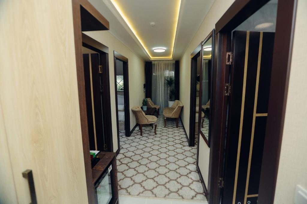 Трехместный (Трехместный номер эконом-класса с общей ванной комнатой) отеля Royal Grand Hotel, Turkistan, Туркестан
