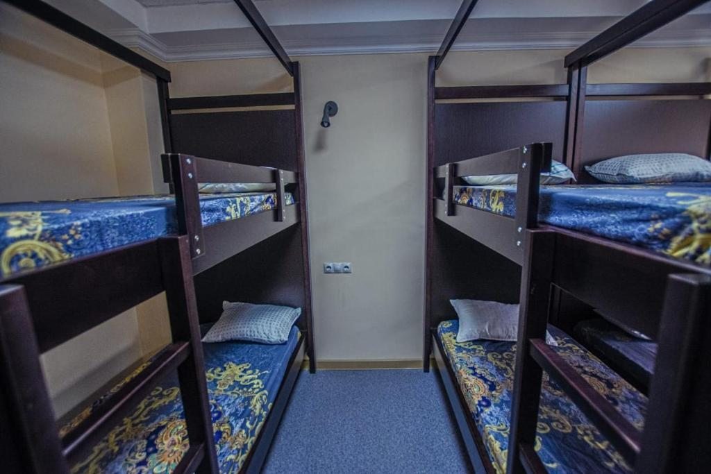 Номер (Кровать в общем 4-местном номере для мужчин и женщин) отеля Europa Hotel, Уральск