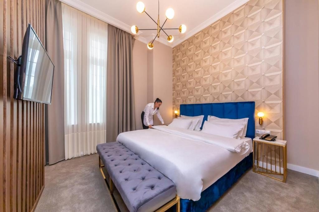 Сьюит (Улучшенный люкс с кроватью размера «king-size») отеля Newport Hotel Kutaisi, Кутаиси
