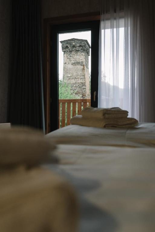 Двухместный (Стандартный двухместный номер с 1 кроватью или 2 отдельными кроватями и балконом) отеля Hotel Posta, Местиа