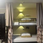 Четырехместный (Нижнее место на двухъярусной кровати в общем номере для женщин), Женские Апартаменты Уютная кровать