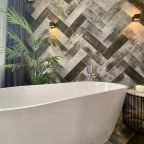 ОСТРОВНАЯ ВАННА ИЗ ЛИТЬЕВОГО МРАМОРА