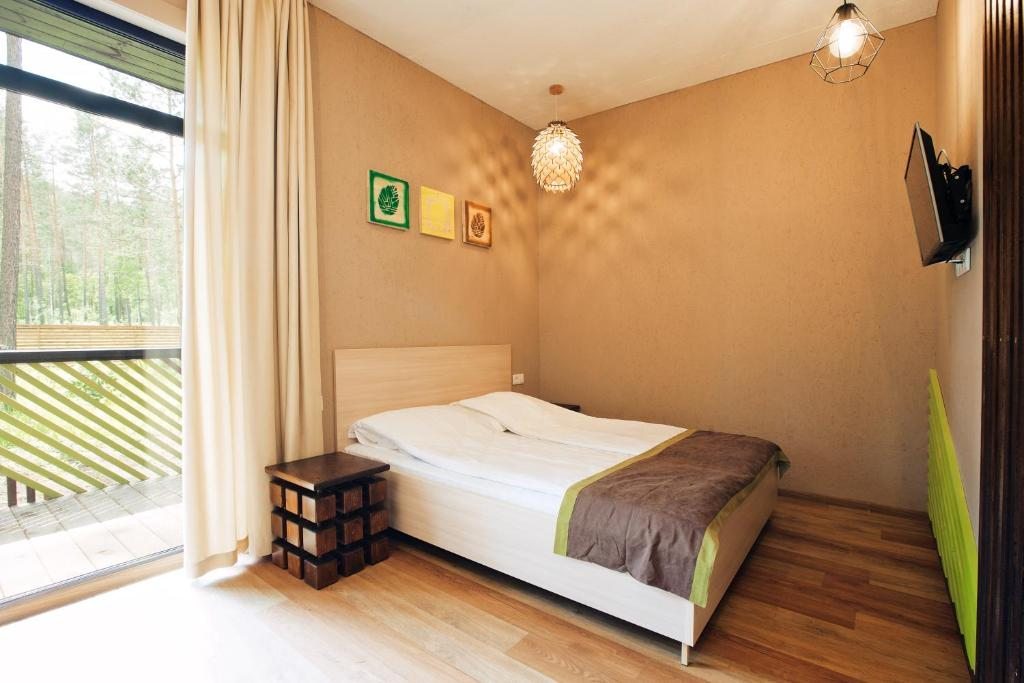 Двухместный (Двухместный номер с двуспальной кроватью и дополнительной кроватью) базы отдыха WOOD PARK, Аскат