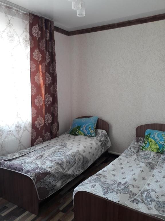 Двухместный (Двухместный номер с 2 отдельными кроватями и ванной комнатой) гостевого дома Островок, Кош Агач