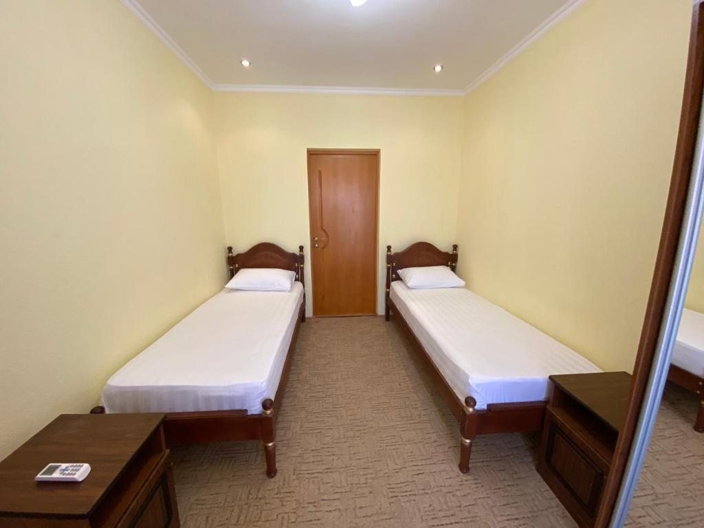 Двухместный (Двухместный номер с 1 кроватью и общей ванной комнатой), КАМЕЛИЯ