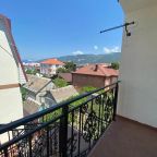 Трехместный (Трехместный номер с собственной ванной комнатой), КАМЕЛИЯ