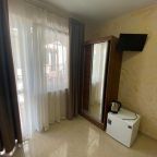 Трехместный (Трехместный номер с собственной ванной комнатой), КАМЕЛИЯ