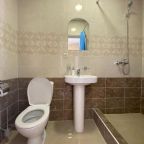 Трехместный (Трехместный номер с собственной ванной комнатой), КАМЕЛИЯ