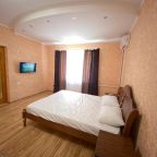 Четырехместный (Четырехместный номер Делюкс), КАМЕЛИЯ