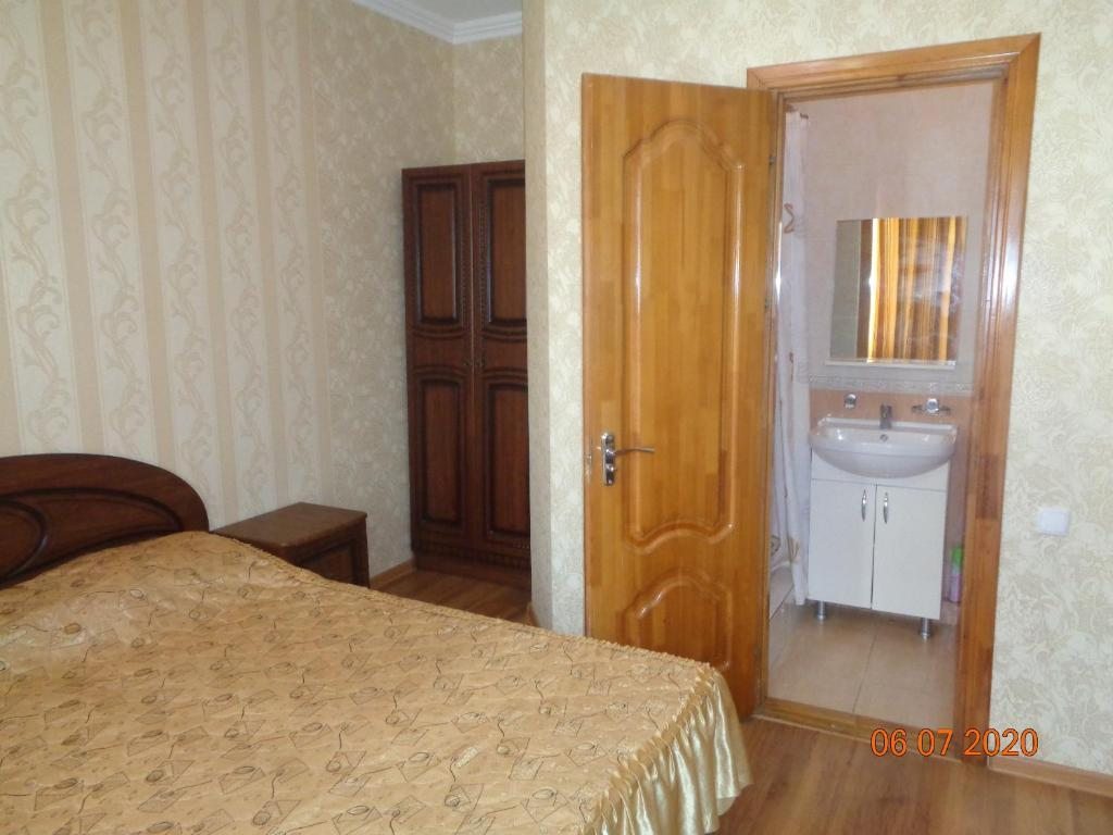 Двухместный (Двухместный номер с 2 отдельными кроватями и душем) гостевого дома Соната, Геленджик