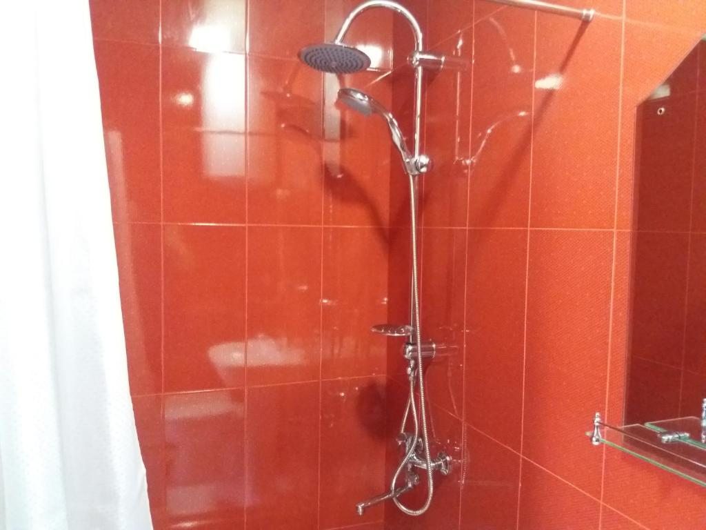 Трехместный (Трехместный номер с собственной ванной комнатой) отеля Hotel Aurora, Уреки