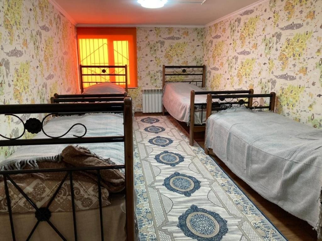 Номер (Кровать в общем номере для женщин с 4 кроватями) хостела Adal Hostel, Шымкент