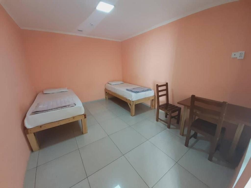Двухместный (Просторный двухместный номер с 2 отдельными кроватями) хостела Healthy Hostel, Ташкент
